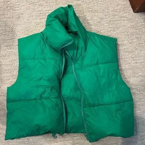 Green cropped puffer vest